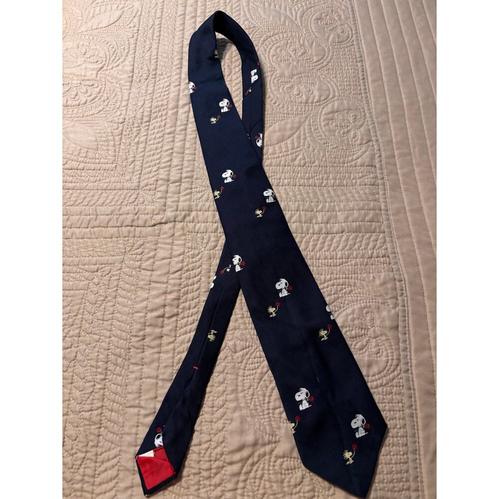 Snoopy and Woodstock neck tie holding a flower from the Peanuts comic strip.